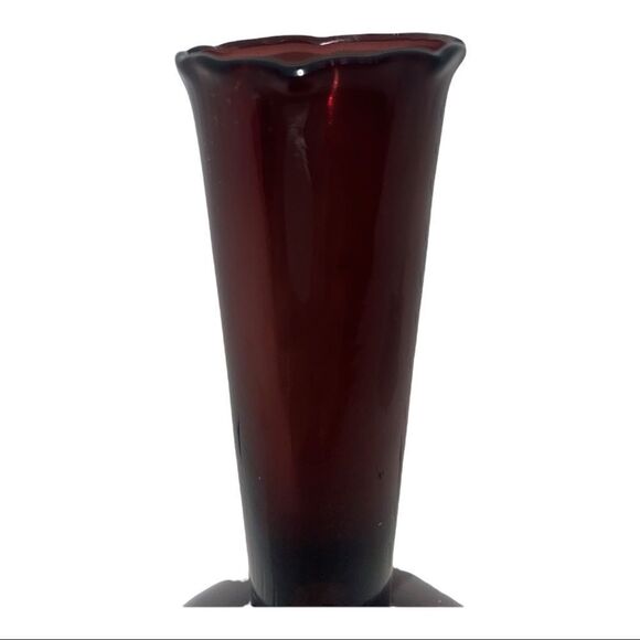 Scandinavia Vase in Amethyst color body and clear glass base - Picture 5 of 16